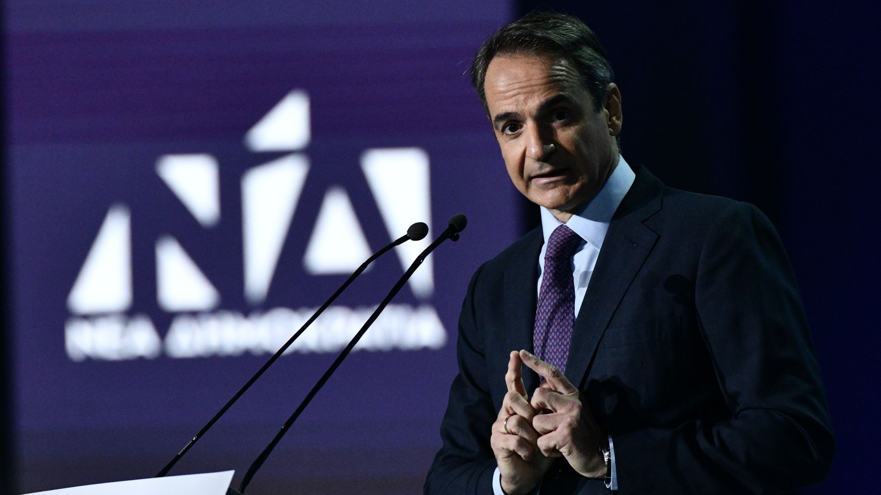 «Πρόεδρε δώσ’ τα όλα μπας και σωθούμε»