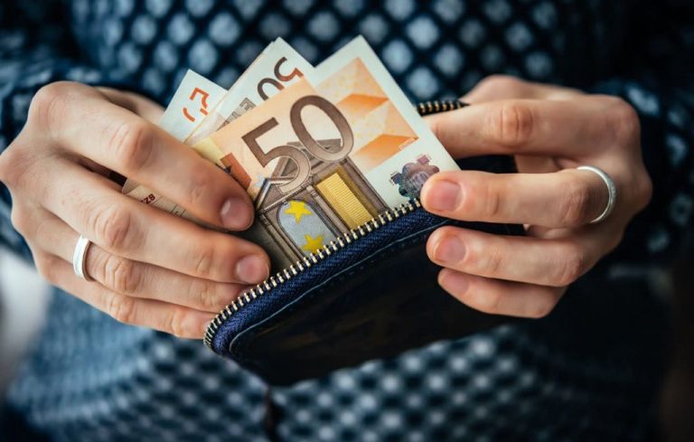 Αυξήσεις των μισθών στην Ελλάδα “βλέπει” η Εθνική Τράπεζα