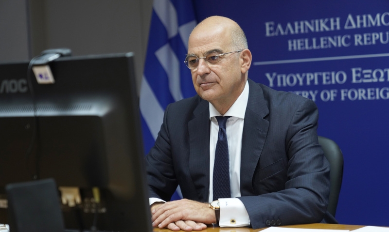 Ο Νίκος Δένδιας «παίρνει αποστάσεις» και μετρά βήματα