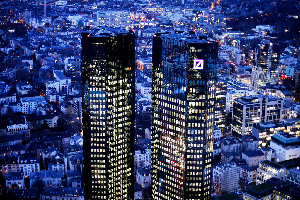Η Deutsche Bank θα περικόψει 18.000 θέσεις εργασίας