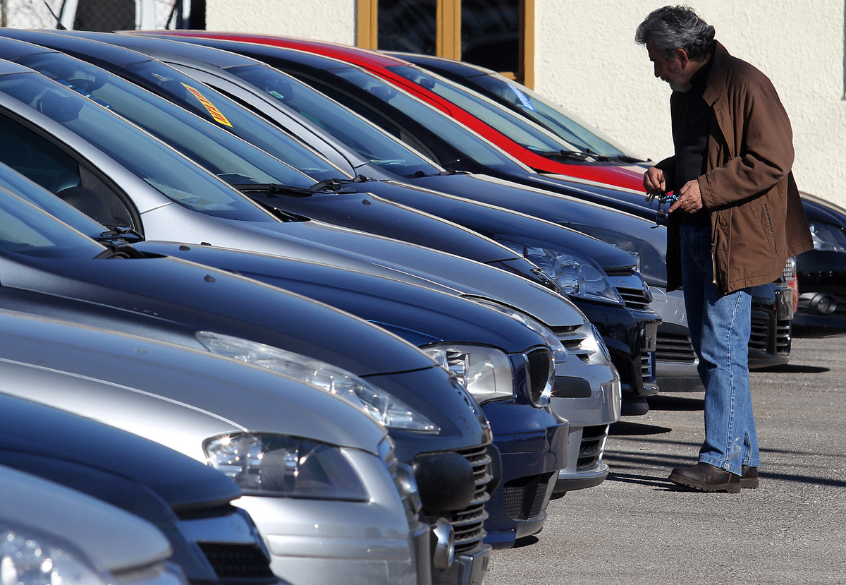 Με την… όπισθεν η αγορά αυτοκινήτου τον Ιανουάριο