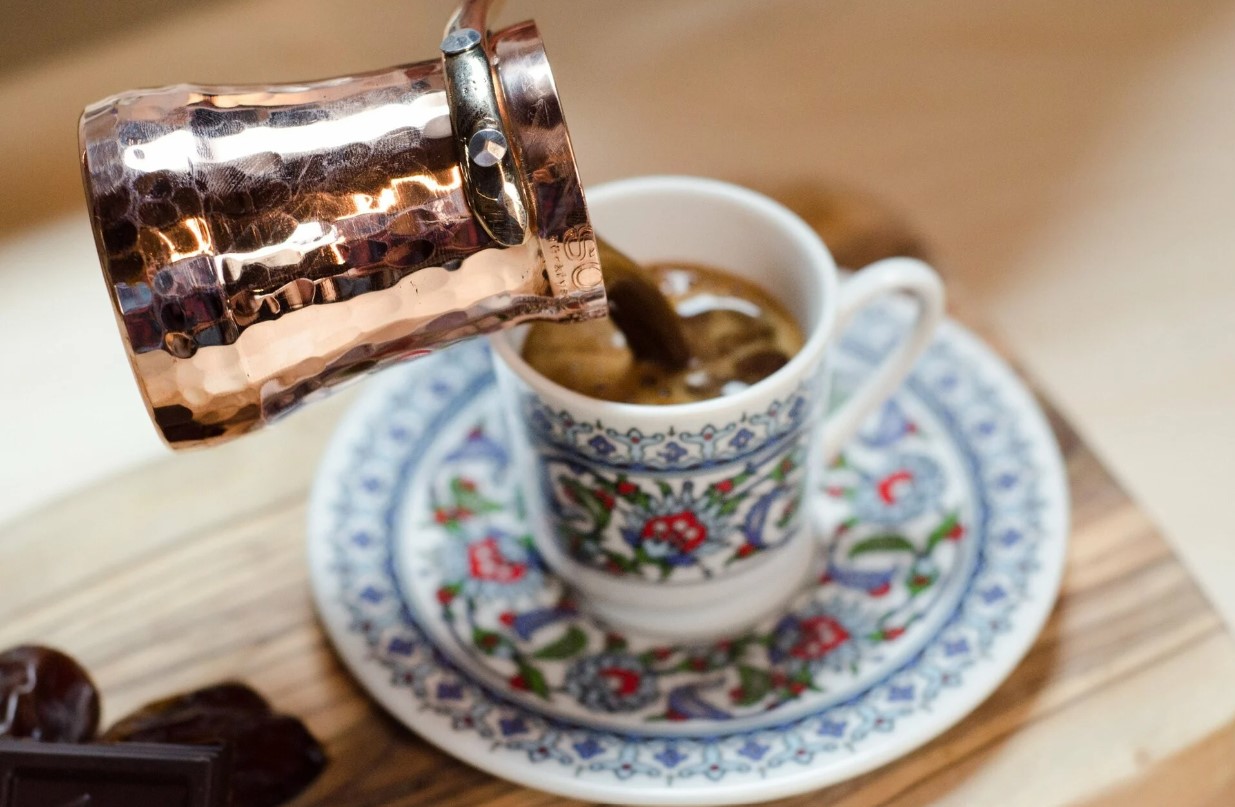 Τουρκία: Γιορτάζουν την «Ημέρα Τουρκικού Καφέ» με tweet στα ελληνικά