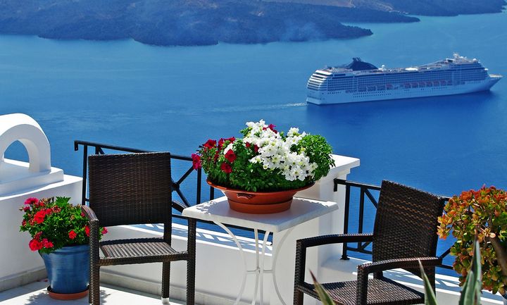 Η έκρηξη του τουρισμού δεν «αγγίζει» τις μετοχές των τουριστικών επιχειρήσεων