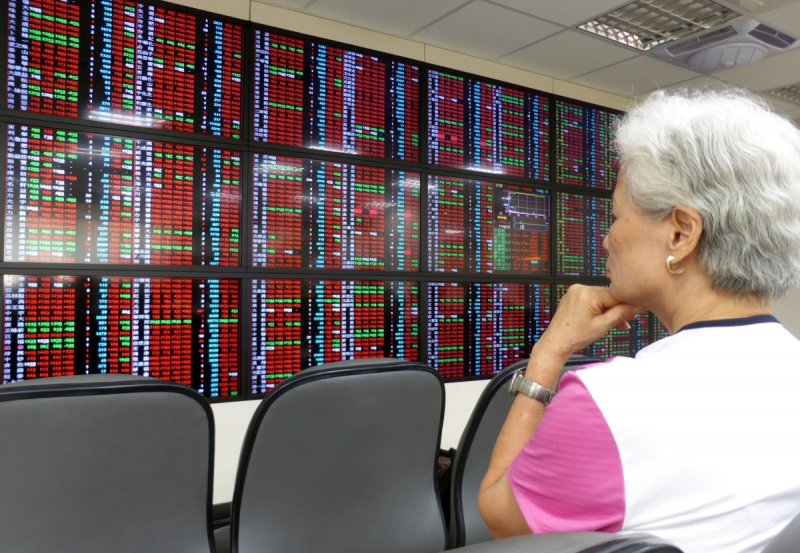 Με το βλέμμα στα μάκρο κινούνται οι αγορές στην Ασία