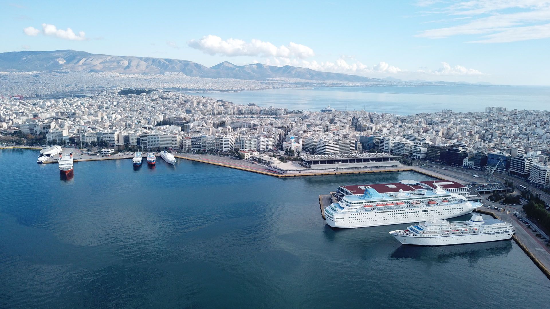 DW: Πειραιάς, ένα κινεζικό λιμάνι  με επενδύσεις 5 δισ. και προοπτικές