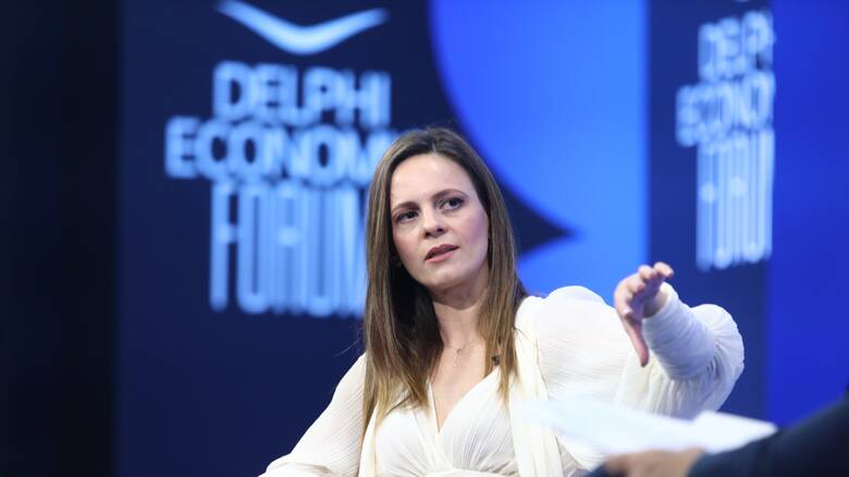 Ε. Αχτσιόγλου – Φόρουμ Δελφών: Μείγμα πολιτικών παρεμβάσεων για οικονομία, προστασία πρώτης κατοικίας, επαγγελματικής στέγης και γης