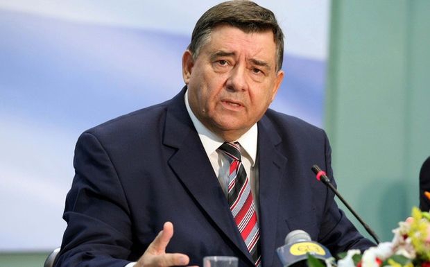 «Ψήνεται» να κατέβει στις εκλογές ο Γιώργος Καρατζαφέρης