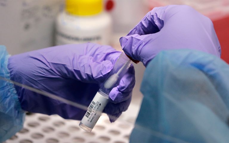 Κορωνοϊός: Τι ξέρουμε για την υποπαραλλαγή «Κένταυρος» – Πόσο μεταδοτική είναι, τα συνήθη συμπτώματα