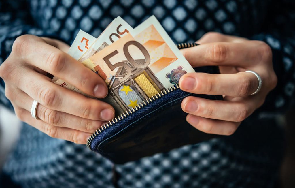 Νέος κατώτατος μισθός κοντά στα 703 έως 710 ευρώ