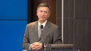 Richard Clarida; Η Fed δεν περικόπτει αγορές ομολόγων και άλλων αξιών, προς το παρόν