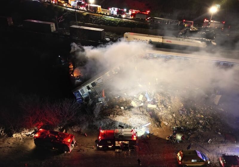 Τέμπη: Μυστήριο για τα δύο βαγόνια της εμπορικής αμαξοστοιχίας που «εξαϋλώθηκαν» – Τι “κρύβουν” οι υψηλές αποζημιώσεις για τα θύματα;