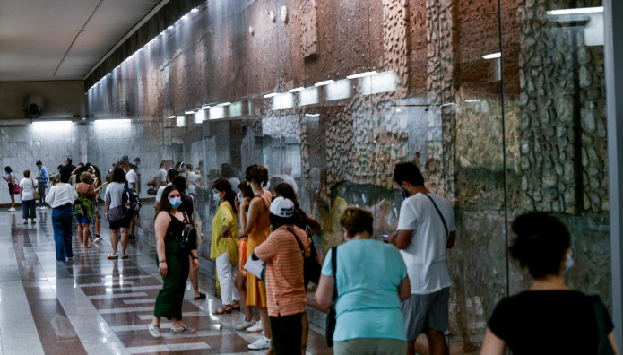 Rapid test: Μεγάλες ουρές στο Σύνταγμα