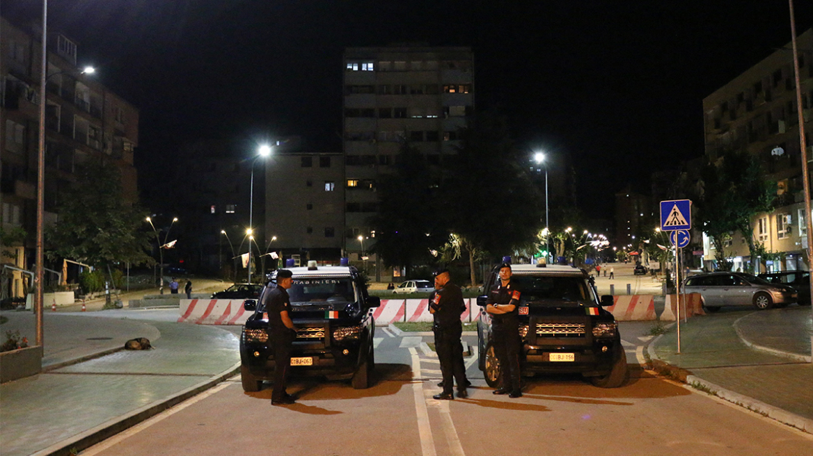 Κρίση στο Κόσοβο: «Iσορροπία τρόμου» μεταξύ Σέρβων και Αλβανόφωνων – Αναβάλλεται η σύγκρουση
