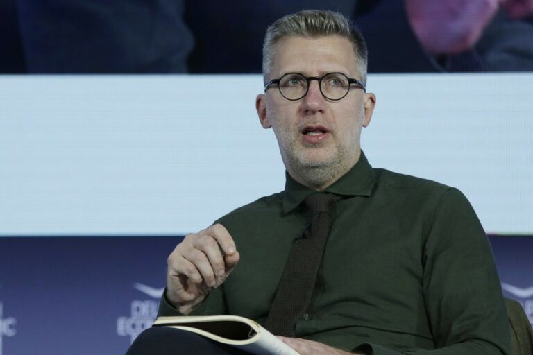 Άκης Σκέρτσος: Η μαύρη τηλεοπτική του εμφάνιση που δεν… χαμπαριάζει από προλήψεις