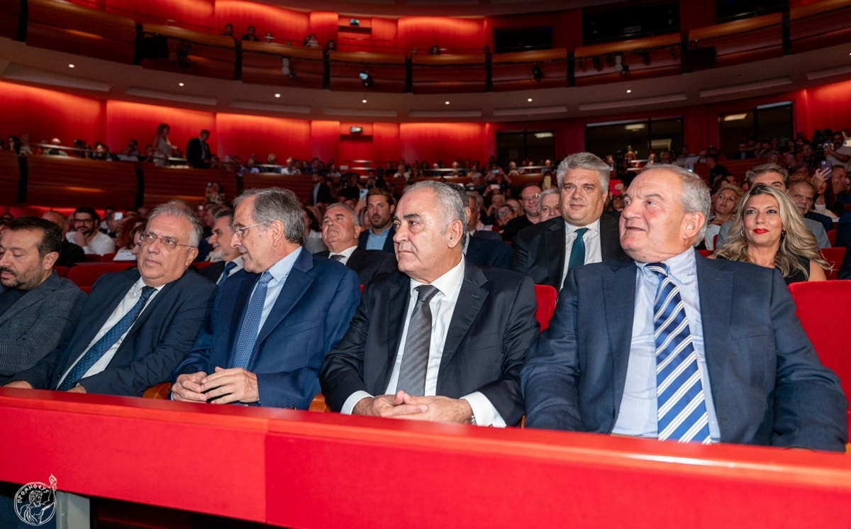 Βραβεία Ε.Ε.Α.: Μία λαμπρή βραδιά με την παρουσία προσωπικοτήτων από όλο το φάσμα της πολιτικής και της κοινωνίας και εκατοντάδες παριστάμενους