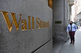 Νέα Υόρκη: Νέο ιστορικό υψηλό για Dow Jones που έκλεισε στις 31.522,75 μονάδες – Οριακές απώλειες για Nasdaq και S&P 500