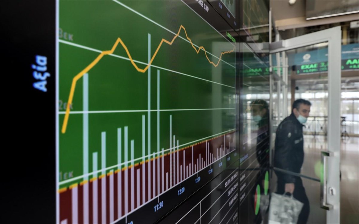 ΧΑ: Επαναφορά στις 900 μονάδες με το βλέμμα στην Ουκρανία