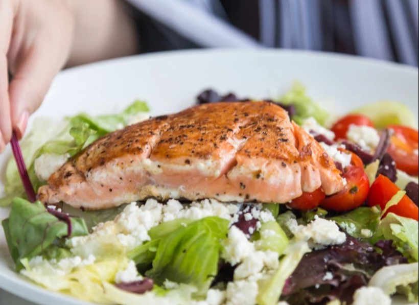 Μικρότερος ο κίνδυνος νεφρικής νόσου για όσους τρώνε συχνά λιπαρά ψάρια με πολλά ωμέγα-3