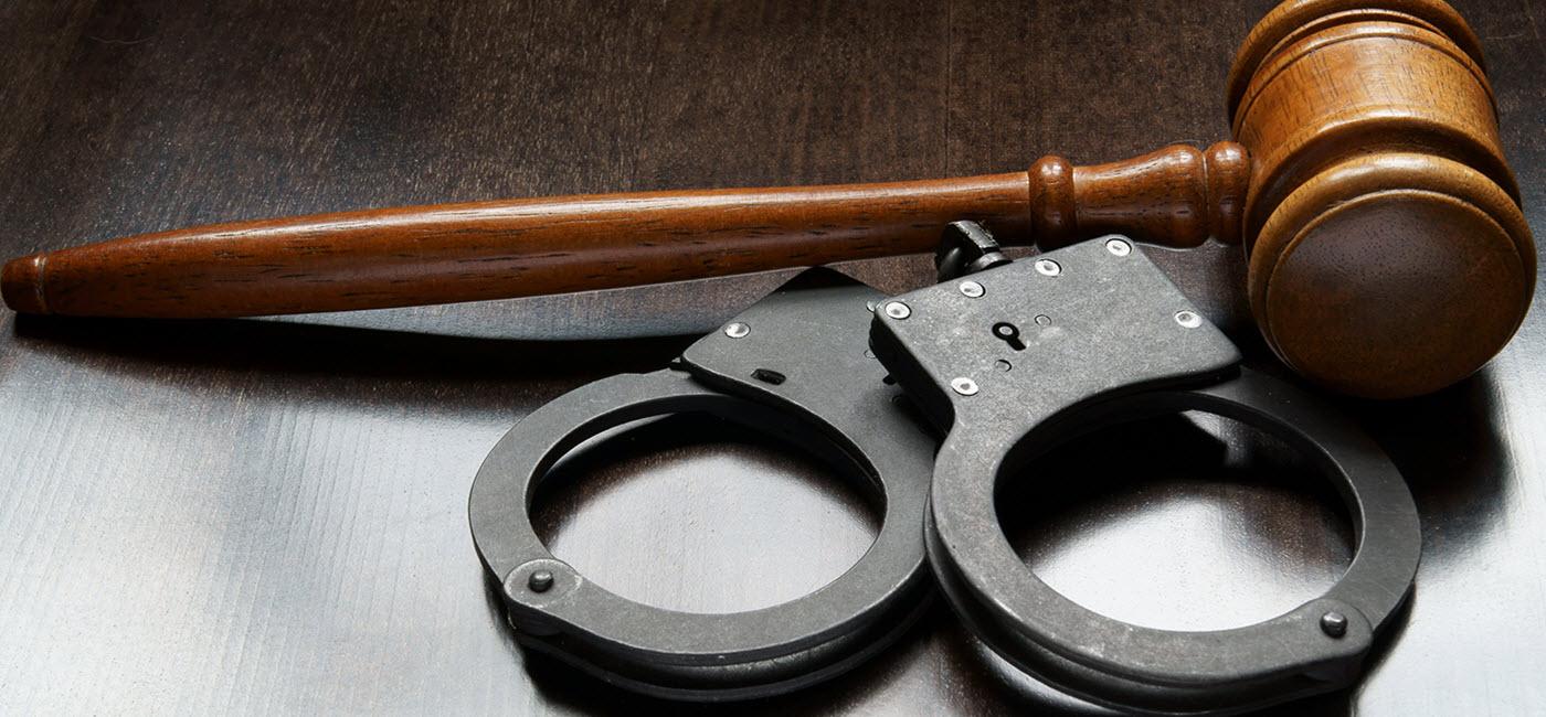 Ποιους πάνε να βγάλουν «λάδι» με το «παραθυράκι» στον νόμο για το ξέπλυμα;