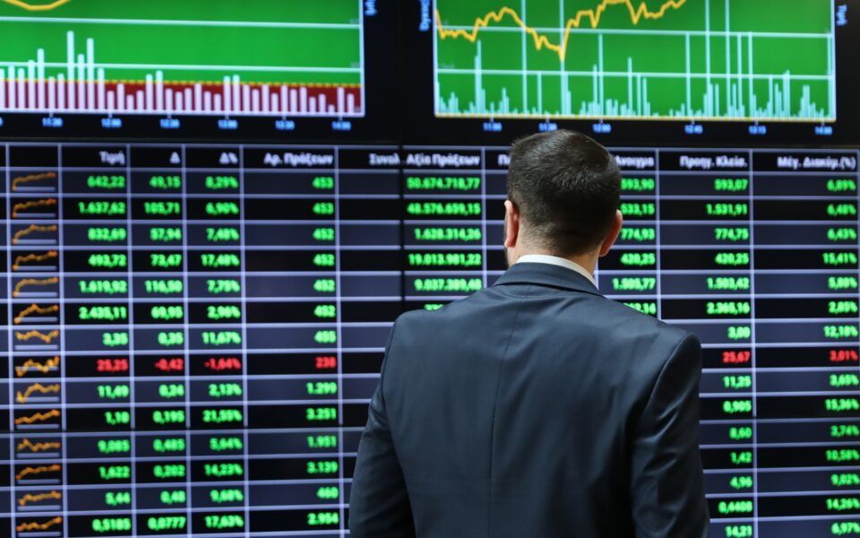 ΧΑ: Άνοδος στις 930 μονάδες με “μπροστάρηδες” ΕΛΛΑΚΤΩΡ, ΔΕΗ και Εθνική