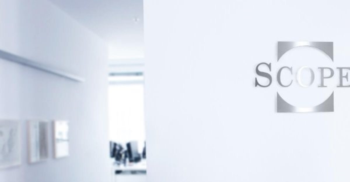 Scope: Ανάπτυξη 4,9% για την Ελλάδα, πληθωρισμός 6,1% και μείωση χρέους στο 150%