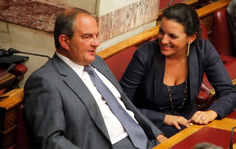 H δυσαρέσκεια Καραμανλή μετά το «άδειασμα» από τους φίλους του για το σόου – επίθεση στην Κυβέρνηση και το τελεσίγραφο στην Κεφαλογιάννη μετά το μπαϊράκι που έχει σηκώσει!