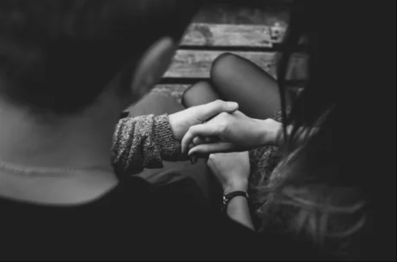 Ο ξεφτιλισμένος «πέφτουλας» (όψιμος «ξενοδόχος») του Τουρισμού και των ΣΥΡΙΖΑΝΕΛ, ένας κομψευόμενος μπούλης και ψευτοσινιέ τζιτζιφιόγκος, γελοιοποιήθηκε σε κοινωνική συνάθροιση!