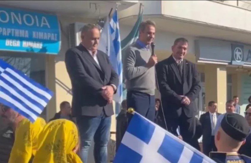 Στη Χειμάρρα ο Κυριάκος Μητσοτάκης – Θερμή υποδοχή από κατοίκους