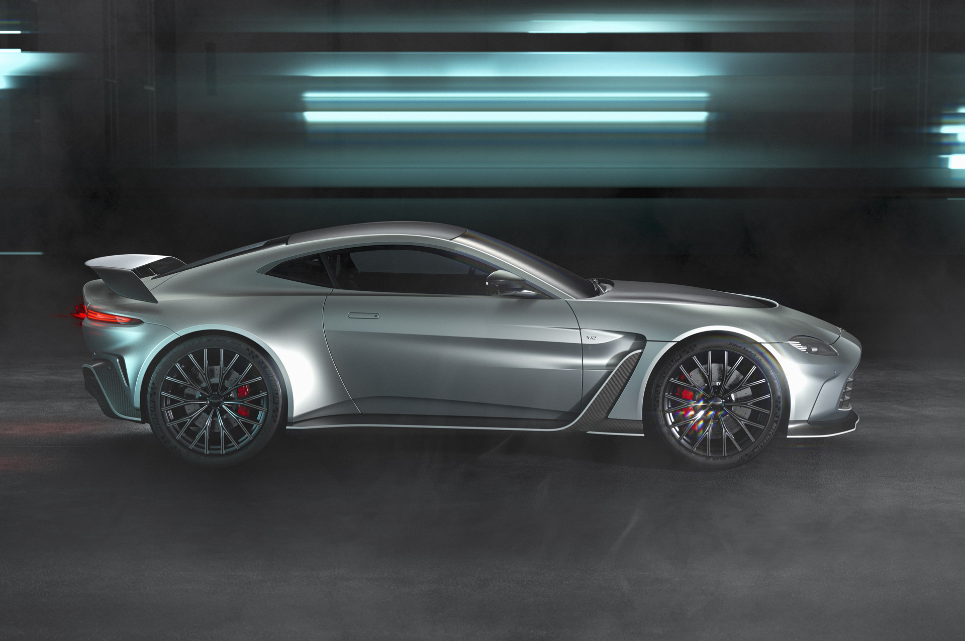 Aston Martin V12 Vantage: Συλλεκτική σε 333 μονάδες