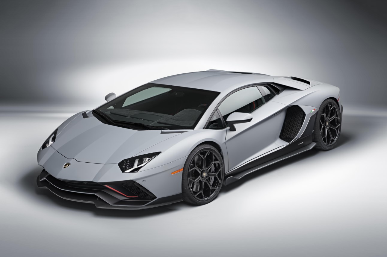 Lamborghini Aventador Ultimate: Eτοιμάζονται 15 συλλεκτικά μοντέλα