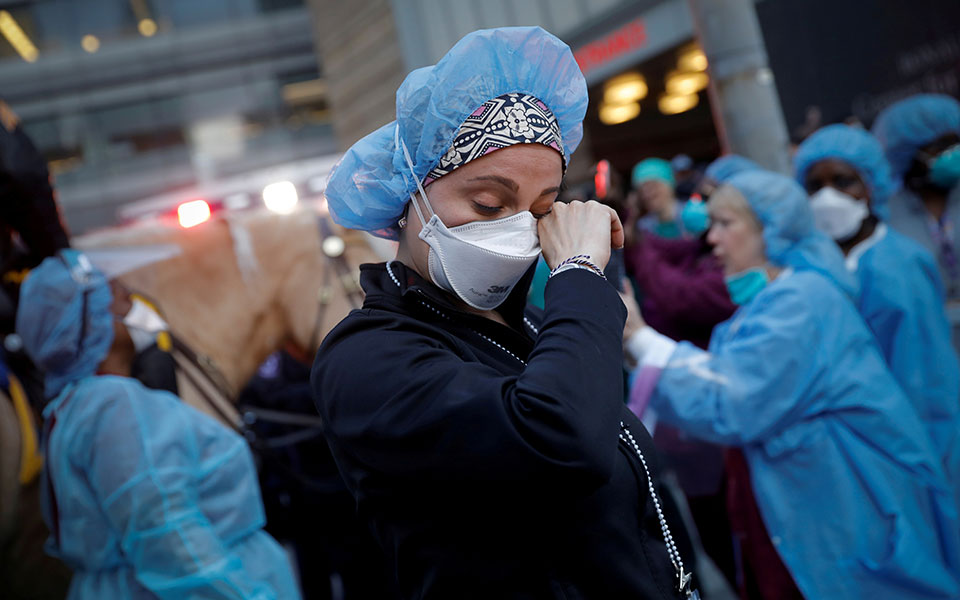 Πανδημία: Πάνω από 2,4 εκατ. οι θάνατοι παγκοσμίως-Οι ΗΠΑ πιο πληγείσα χώρα