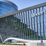 Moody’s: Νέοι κίνδυνοι για τις ελληνικές τράπεζες από την απόφαση του Αρείου Πάγου – Πιέσεις σε τιτλοποιήσεις και στεγαστικά δάνεια