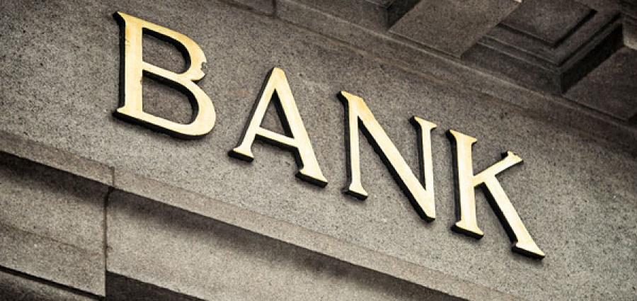 Ποια συστημική τράπεζα αποκαλείται από το περιβάλλον του Γιάννη Στουρνάρα ως «τρύπια κάλτσα»;