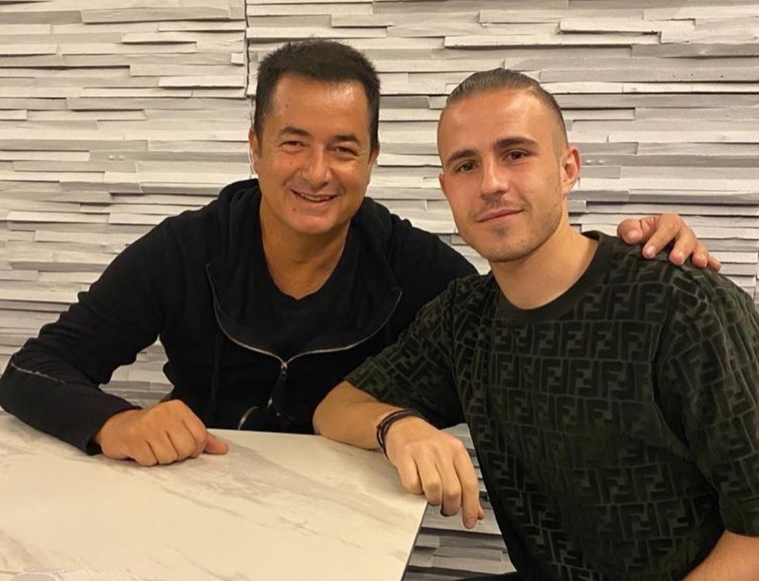 Ο Πέλκας, ο Ατζούν, το… Survivor, ο Σοϊλέδης και τα σενάρια για Χαλ!