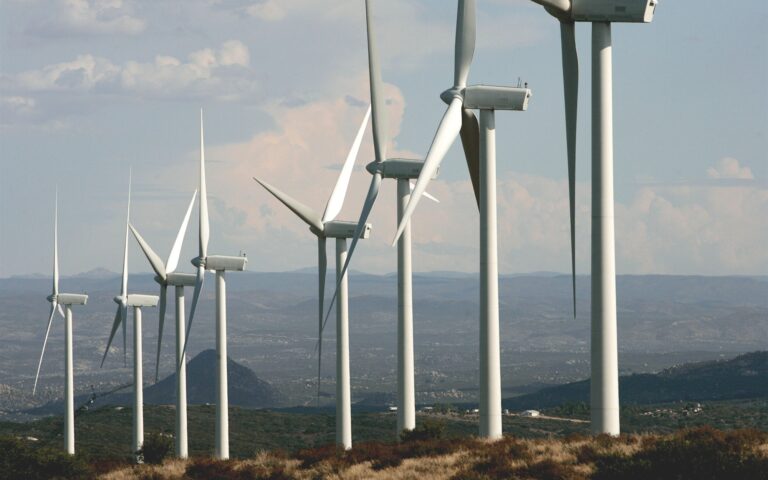 Πώς θα πάρει η Μotor Oil τις ΑΠΕ της Ελλάκτωρ στο ντιλ του €1 δισ. που θα αλλάξει την αγορά