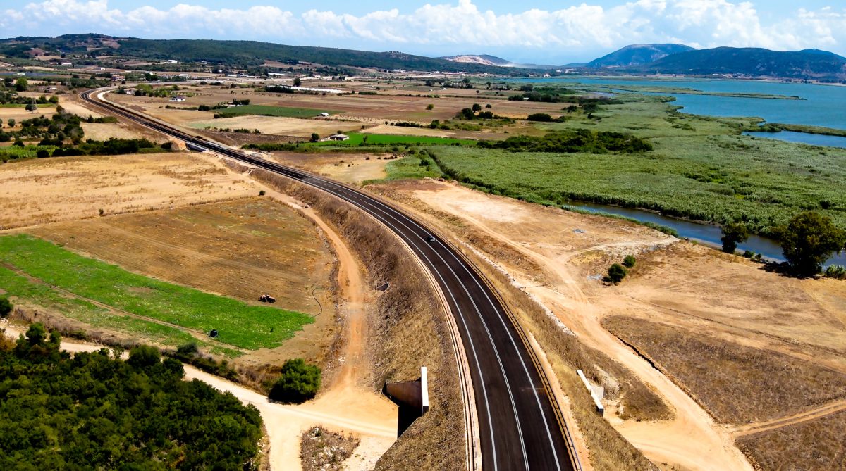 Ο Όμιλος AKTOR έδωσε σε κυκλοφορία τη σύνδεση της Λευκάδας με τον Δυτικό Άξονα, ταχύτερα από το προβλεπόμενο
