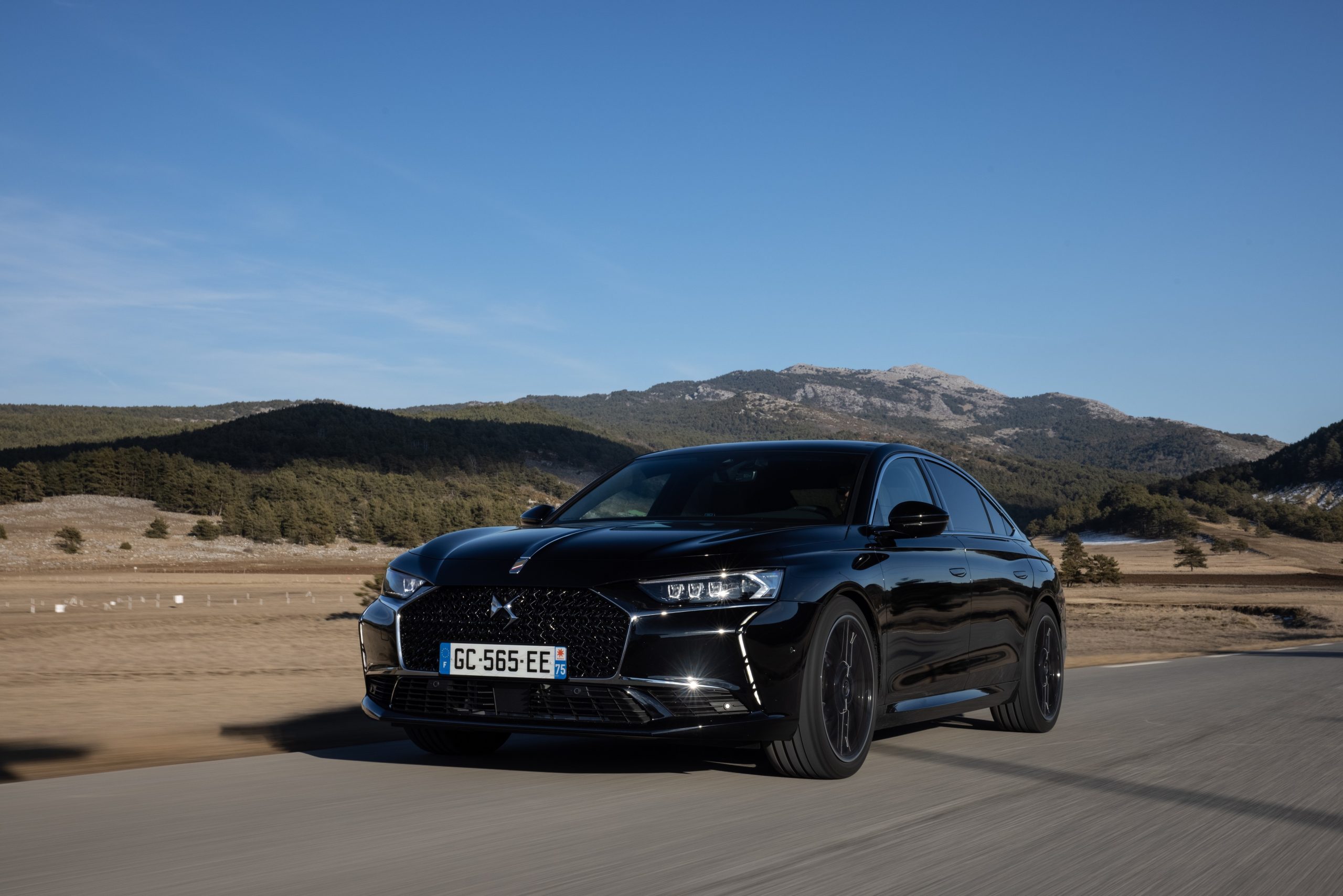 DS 9: Συνδυάζει πολυτέλεια και κομψότητα