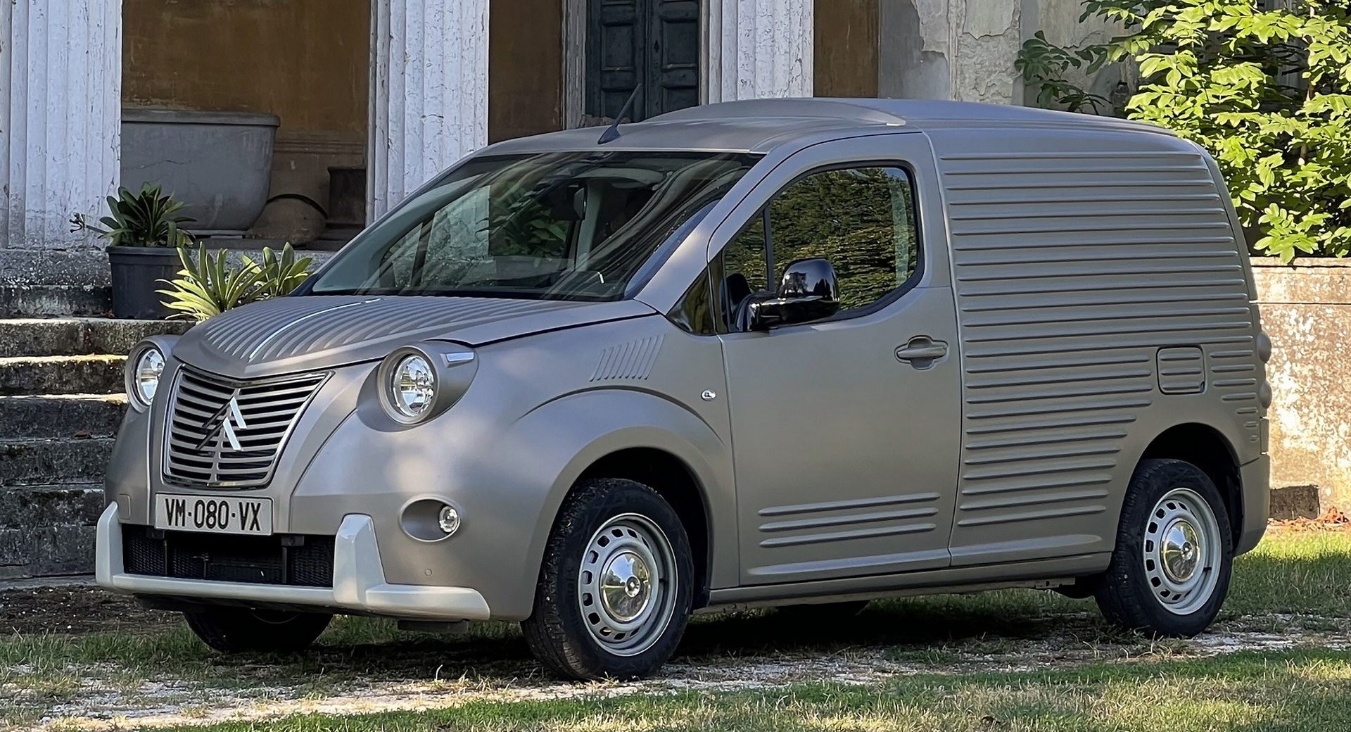 Eπιστρέφει το Citroen 2CV Fourgonette