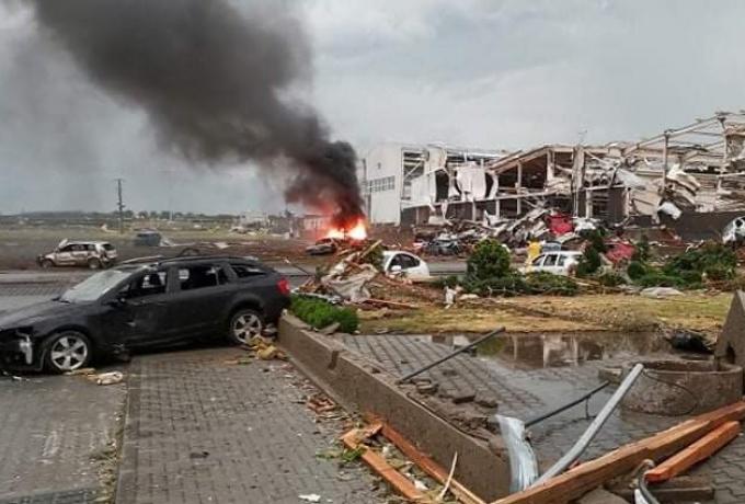 Τσεχία: Φονικός ανεμοστρόβιλος ισοπέδωσε σπίτια