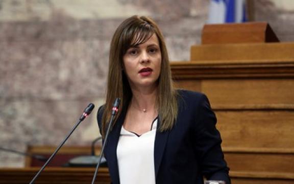 Έ. Αχτσιόγλου: Η κυβέρνηση έχασε τον έλεγχο, «τα ίδια και τα ίδια» από τον Χρ. Σταϊκούρα