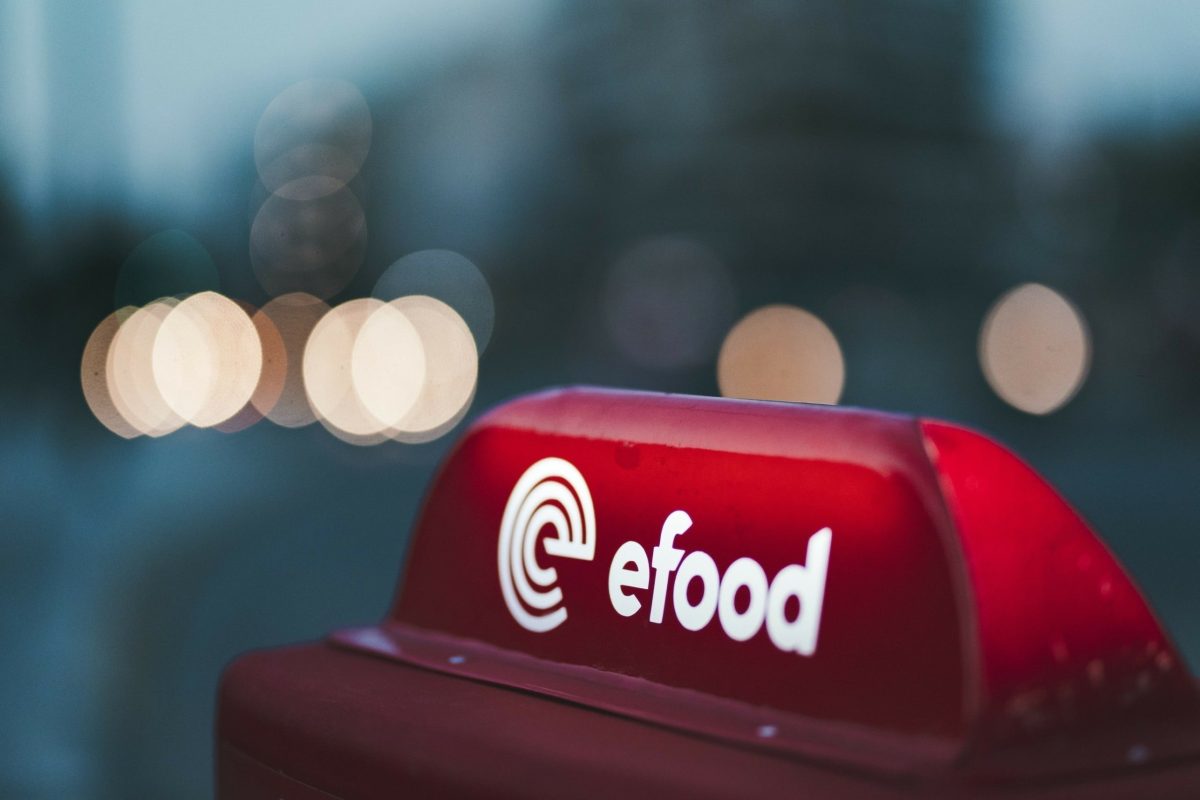 Love Delivered: Το efood προσφέρει Πασχαλινά γεύματα σε παιδιά με αναπηρία