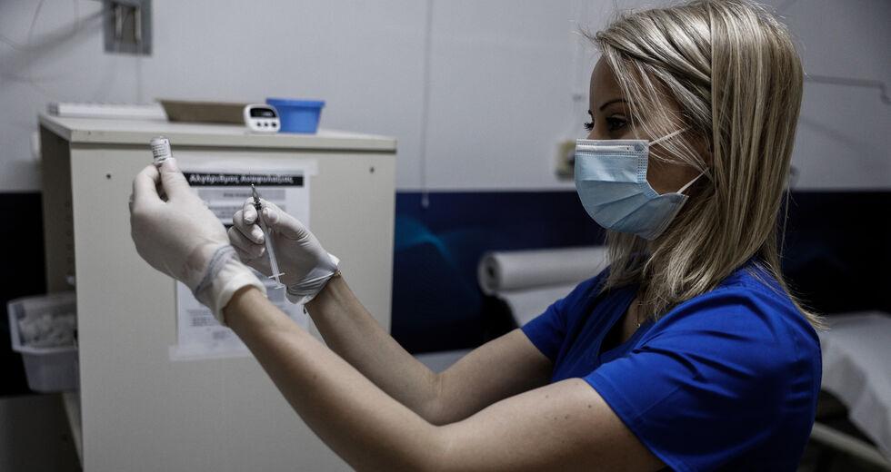 Εμβολιασμοί: Να… ετοιμάζονται και οι 16άρηδες με Pfizer