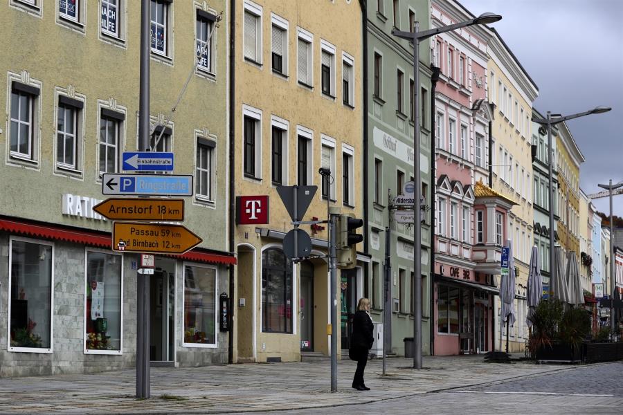 Συγκεχυμένα μηνύματα των ευρωπαϊκών κυβερνήσεων για την εξέλιξη της πανδημίας