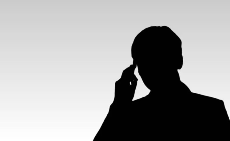 «Τράβηξαν το αυτί», κατόπιν εντολής του πρωθυπουργού, μέσω έμπιστου προσώπου της Οικογένειας, στο «Βαθύ λαρύγγι» του Μαξίμου!