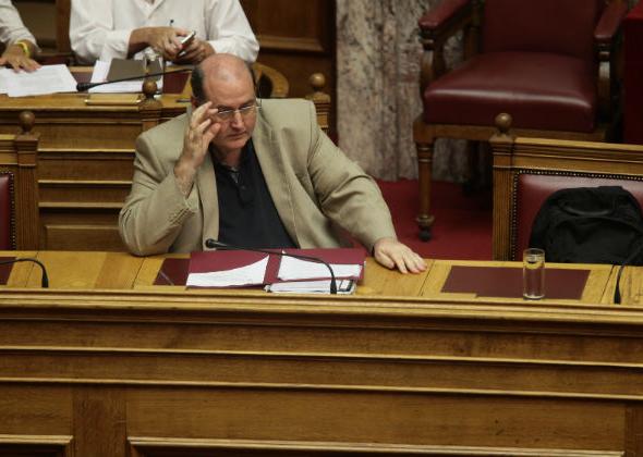 Νίκος Φίλης: “Φτηνό κόλπο το freedom pass για νέους”