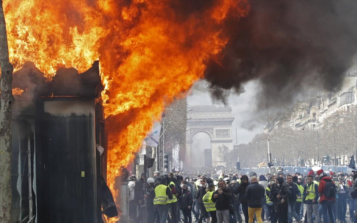 Γαλλία: Επέστρεψαν τα Kίτρινα γιλέκα στις διαδηλώσεις