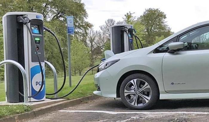 ΙΕΑ: Πλήγμα για τα υγρά καύσιμα η έκρηξη της ηλεκτροκίνησης