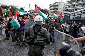 ‘Ενταση έξω από την πρεσβεία του Ισραήλ – Συγκέντρωση συμπαράστασης στην Παλαιστίνη