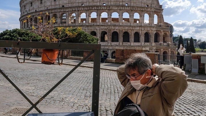 “Il Messaggerο”: Η Ελλάδα εκπλήσσει και ανοίγει τις πύλες της σε όσους εμβολιαστούν