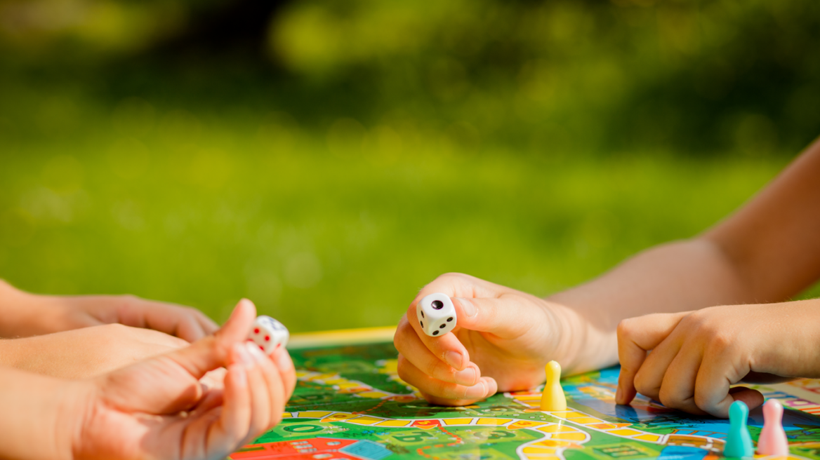 Έρχονται το «καλάθι του Πάσχα» και το «καλάθι του νονού» – Ποια παιχνίδια θα έχουν έκπτωση